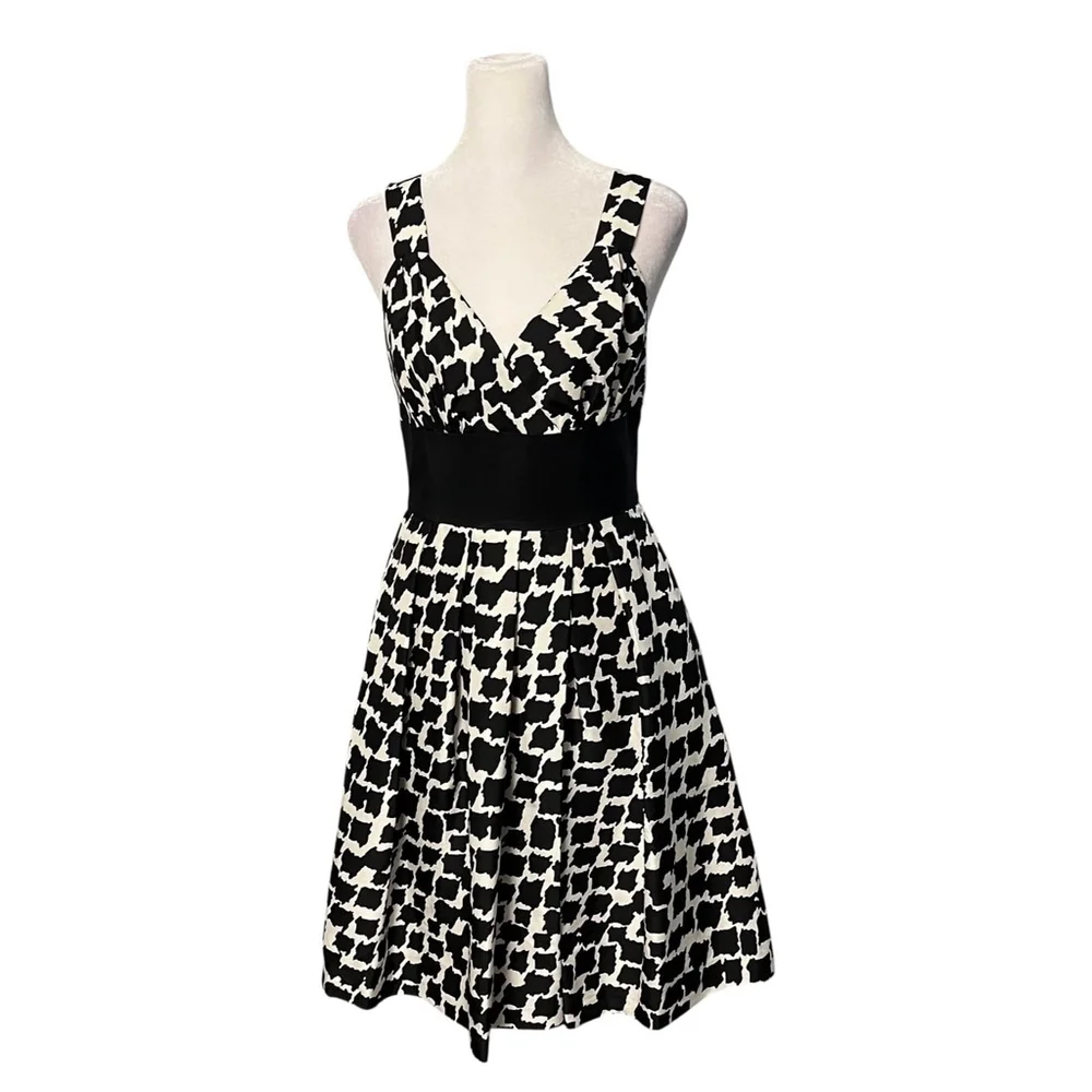 White House Black Market Silk Houndstooth Vneck Fit & Flare Dress Size 2